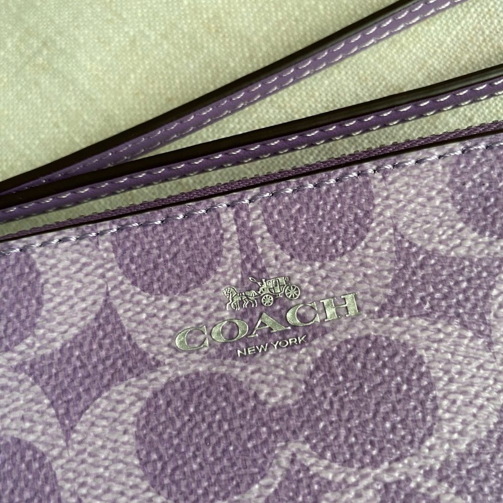 NWOT Coach Wristlet Wallet & Card Case Signature Canvas Silver/Iris Purple Zip - Picture 4 of 8